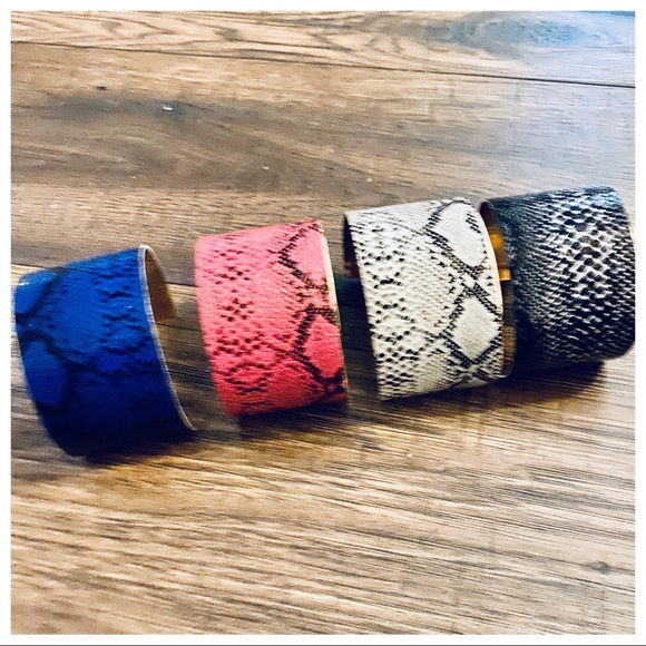 ✨LAST ONES✨Python open cuff bracelet - Picture 3 of 6